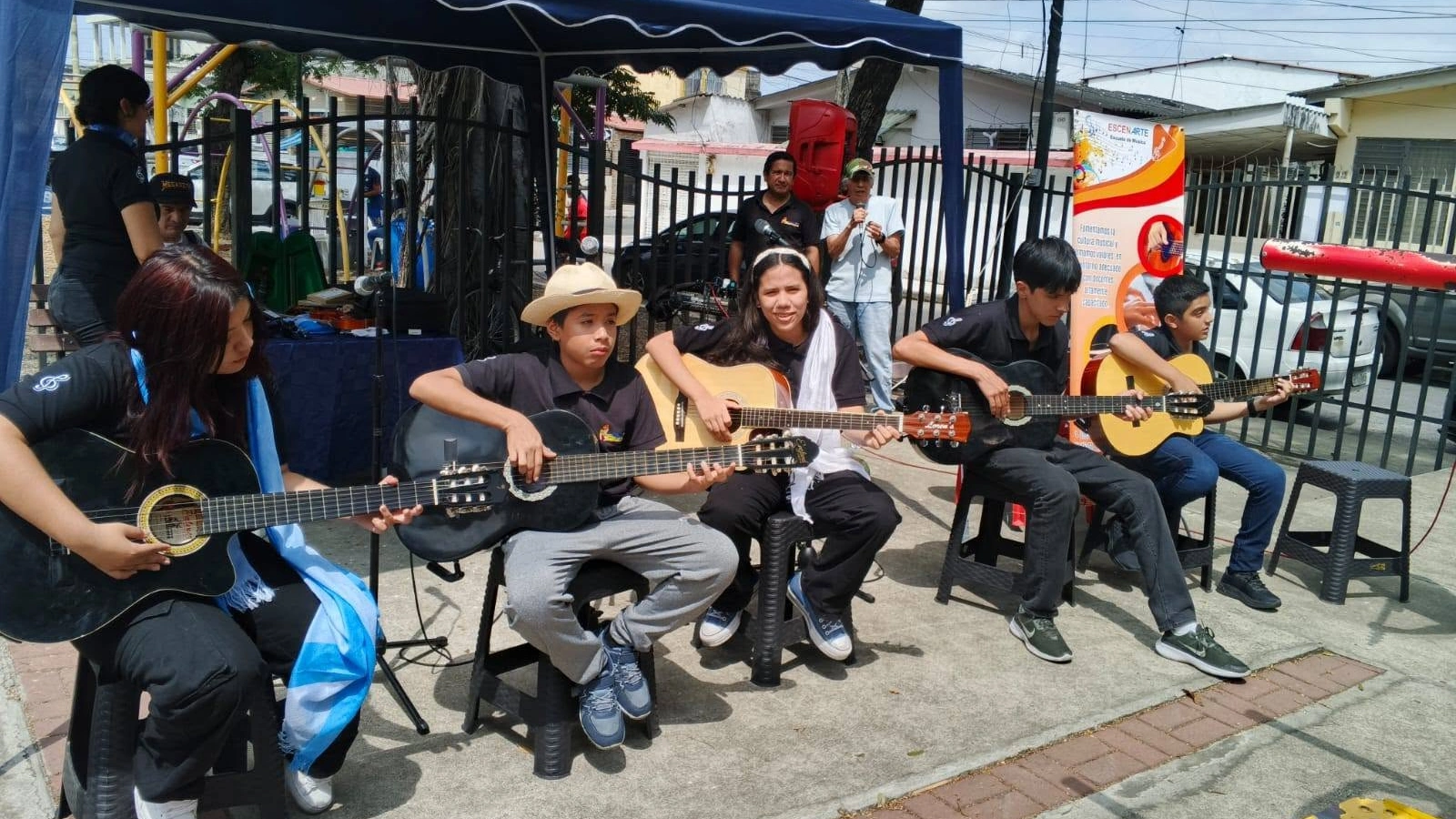 Presentación de Guitarras en Cdla. 9 de Octubre