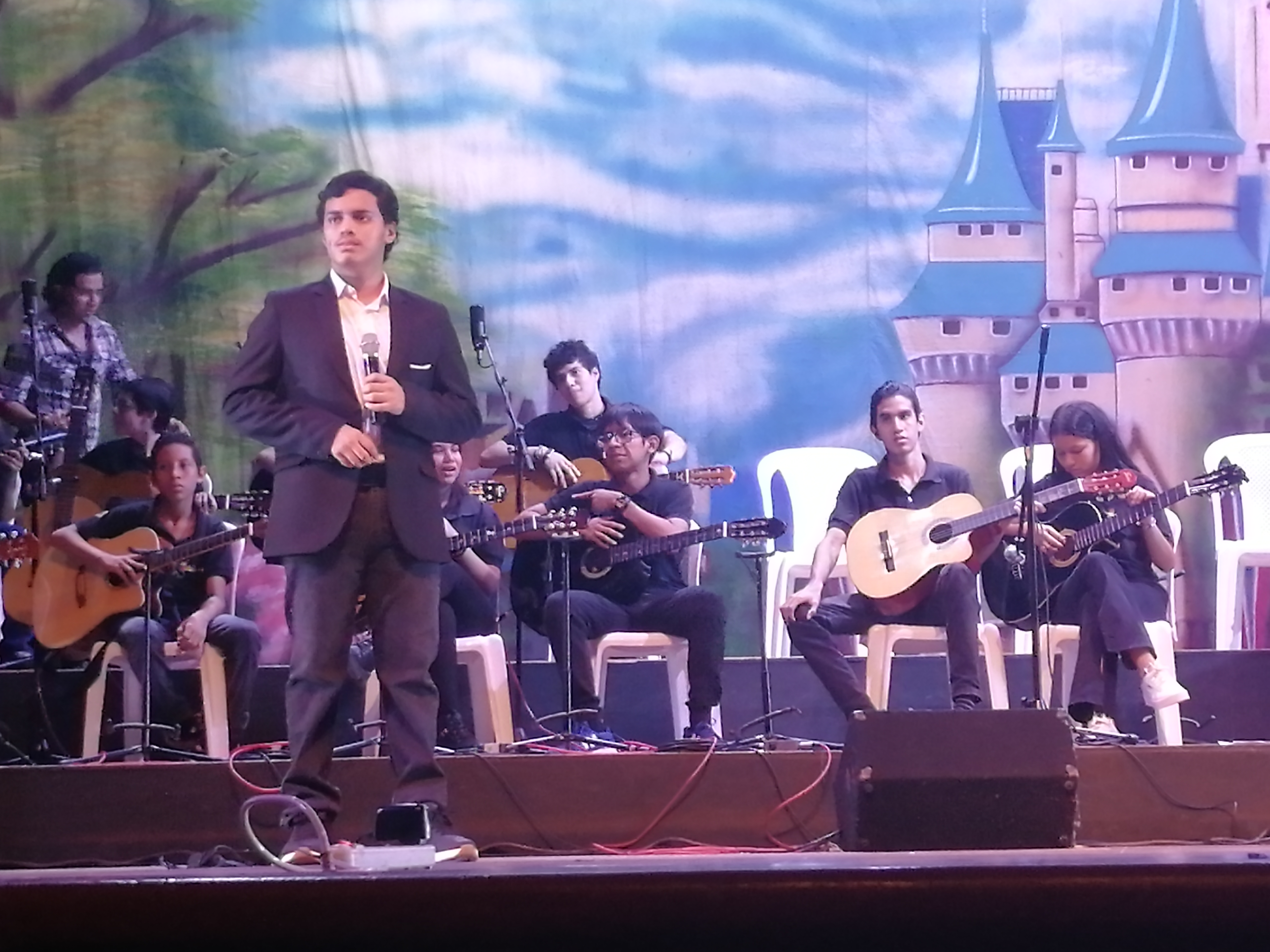 Samuel interpretando "Fatalidad"