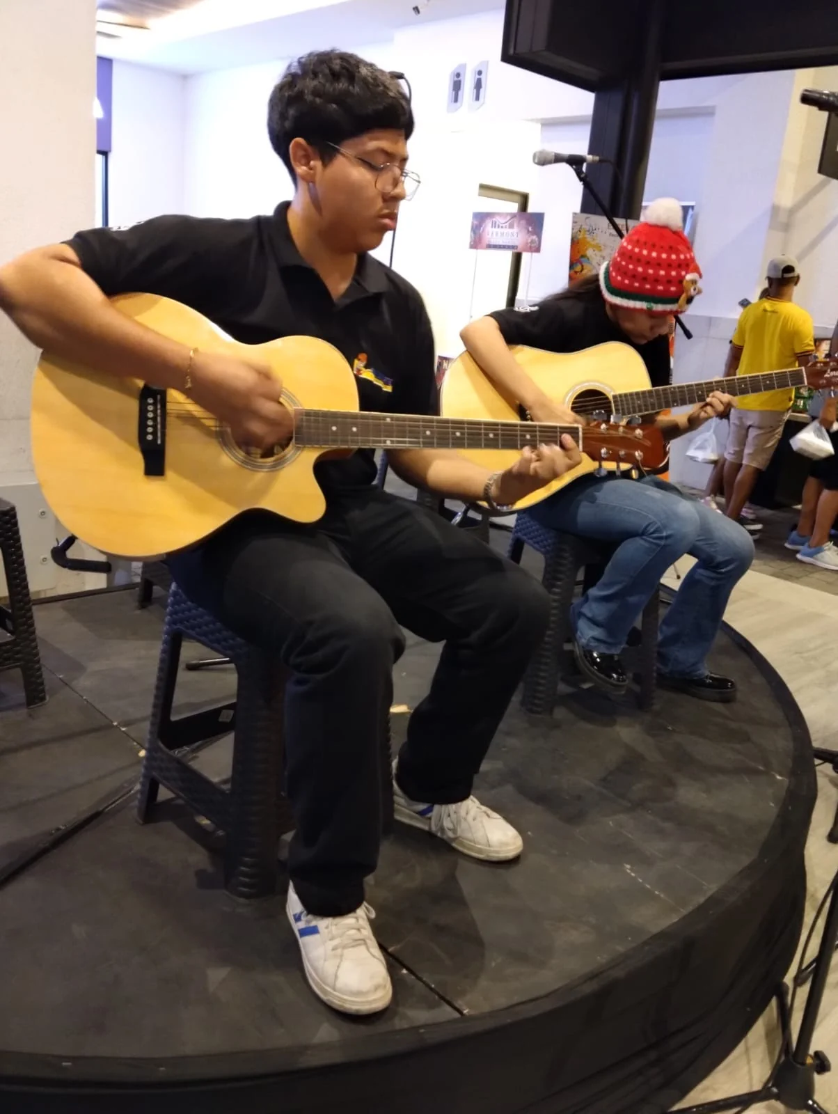 Presentación de guitarra en Plaza Vermont